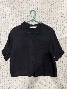 Astr Cropped Black Short Sleeve Button-Up Blouse